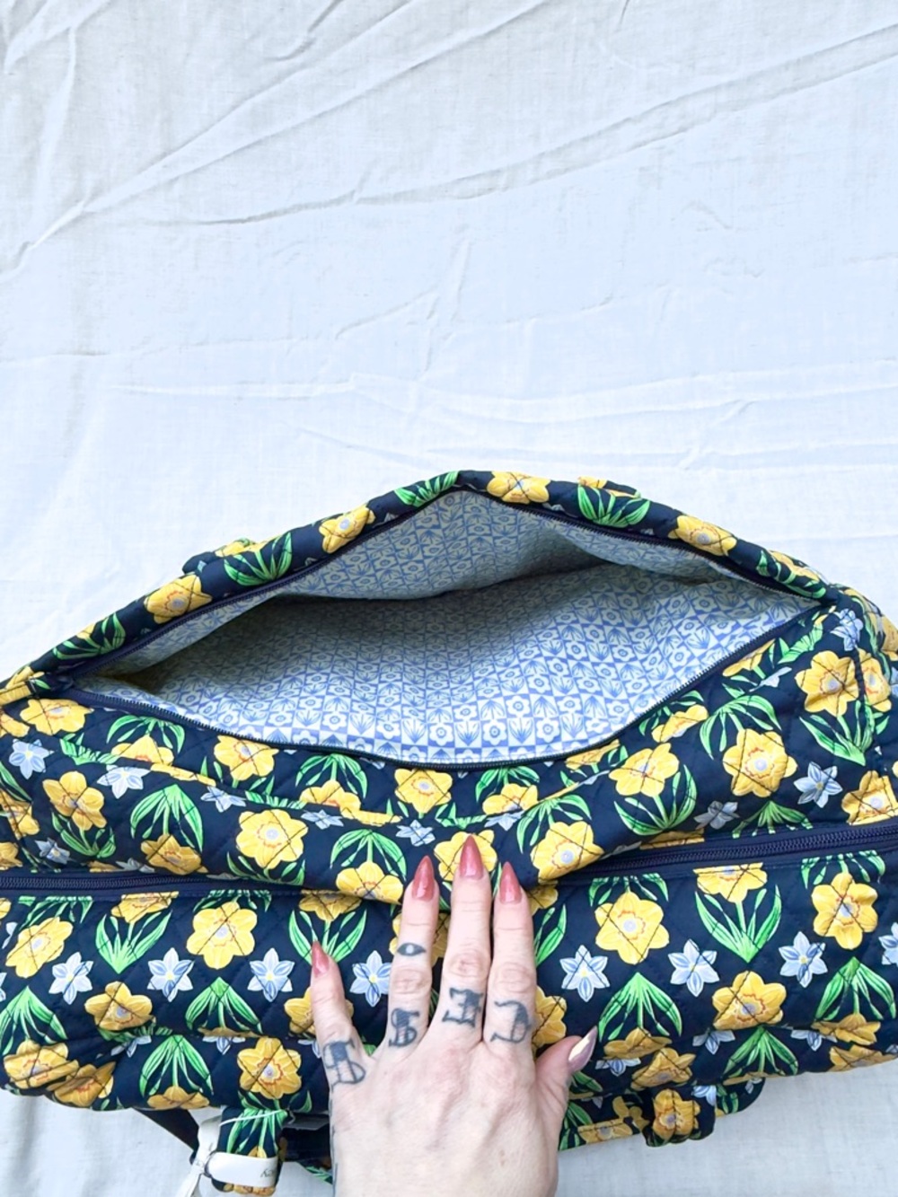 Vera Bradley Daffodils Large Miramar Weekender - Picture 5 of 13
